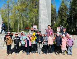 Экскурсия и возложение цветов к "Мемориалу павшим в Великой Отечественной войне" Экскурсия и возложение цветов к "Мемориалу павшим в Великой Отечественной войне".